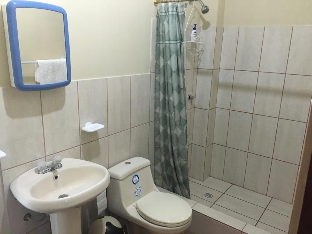 Casa Roja Hostel Montanita Bilik gambar